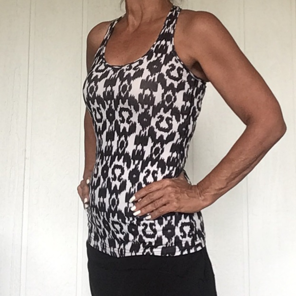 LULULEMON IKAT RACERBACK TANK TOP SIZE 4 - Picture 3 of 10